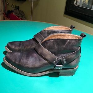 Kookaburra Black /Gray Heeled Ankle Boots sz 6.5